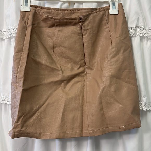 LF Pleather Tan mini skirt - Picture 3 of 4